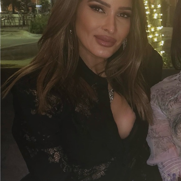 Meet your Posher, Jessica - Picture 1 of 6